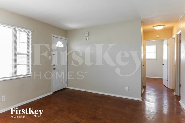 Foto del edificio - 4749 Normal Ave