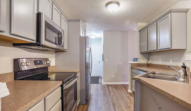 Foto del edificio - 768 Four Ponds Ct SE