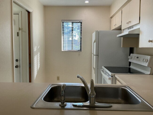 Foto del edificio - 411 E Park St