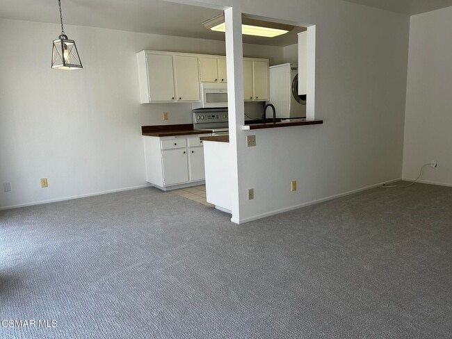 Building Photo - 2884 Instone Ct