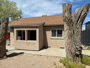 Building Photo - 3218 E Rd