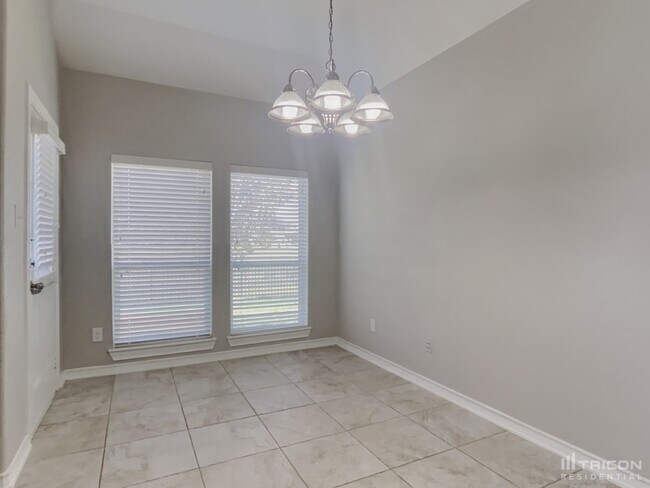 Foto del edificio - 2211 Leonetti Ln