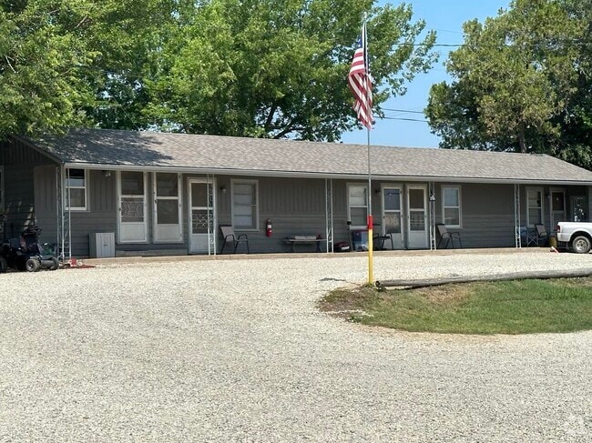 Building Photo - 2765 SE US Highway 54