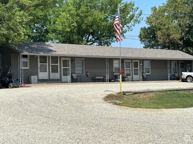Building Photo - 2765 SE US Highway 54