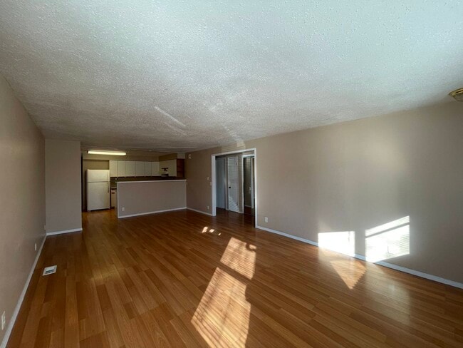 Building Photo - 410 W 4th N