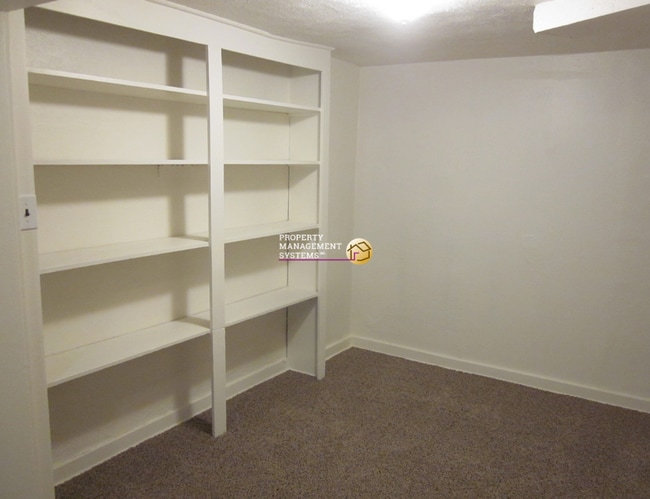 Building Photo - 1 Bedroom Avenues Apt on B Street!  All Utilities Included!