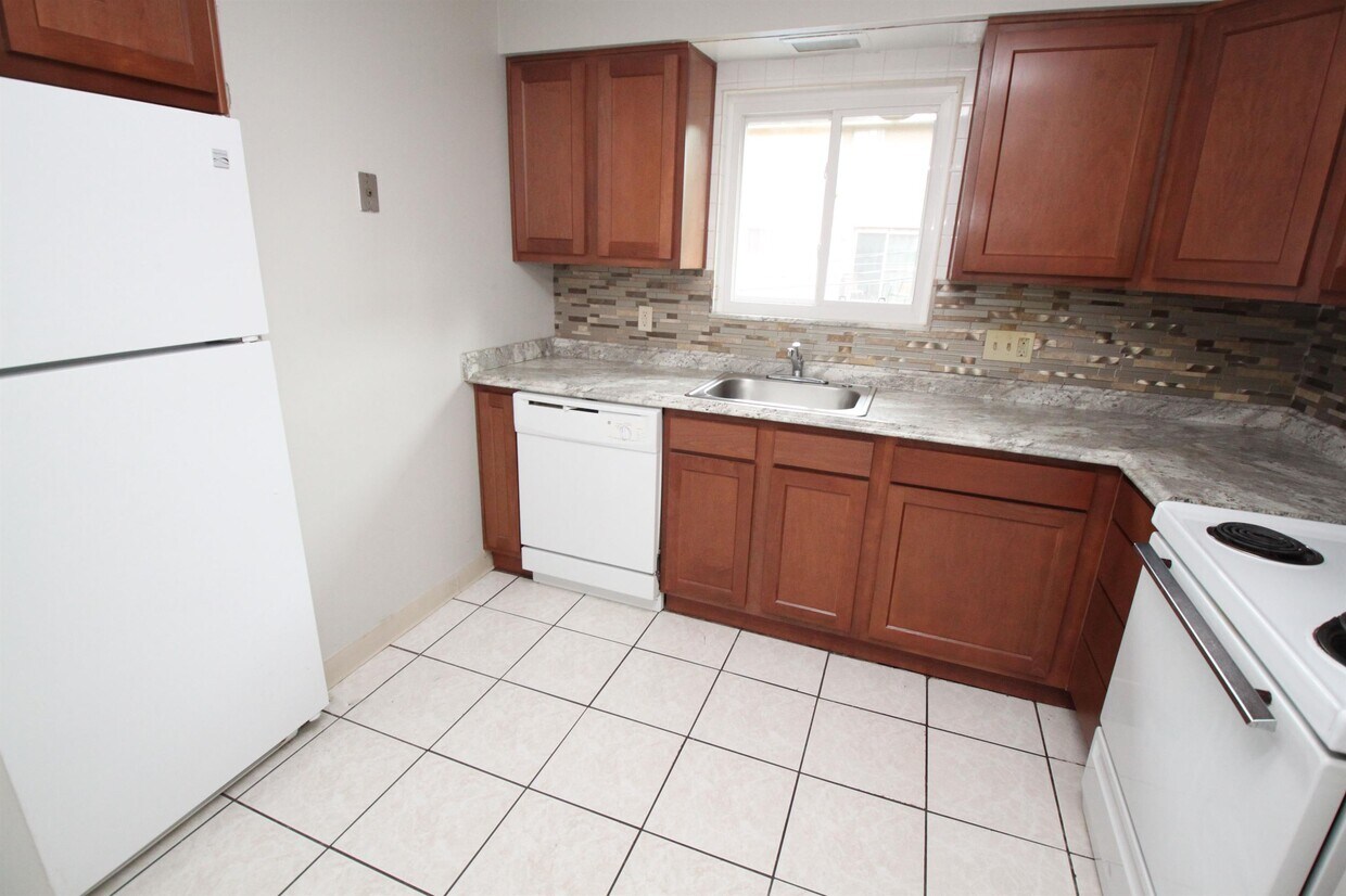 264 W Steuben St Unit 264D, Crafton, PA 15205 Room for Rent in