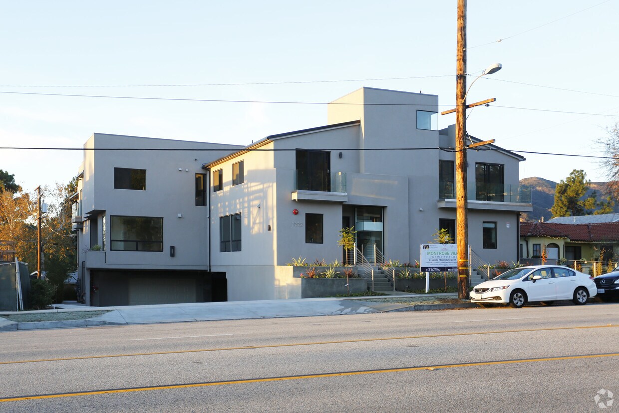 Montrose Villas Apartments in Montrose, CA