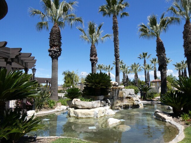 Building Photo - 2 Bedroom Condo for Rent in Canyon Country!