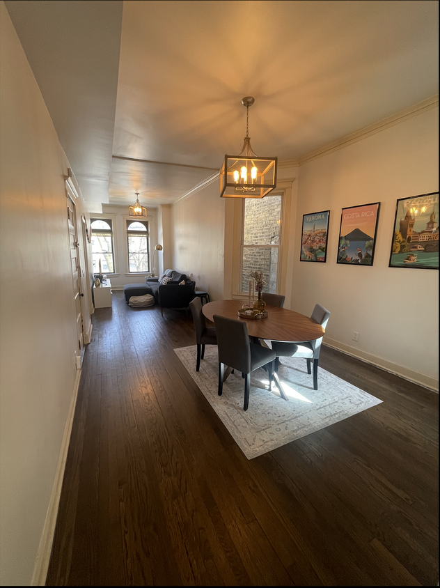 Primary Photo - 1521 W Addison St