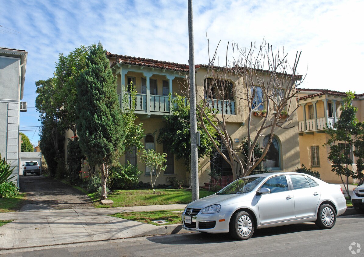 Building Photo - 424 N Genesee Ave