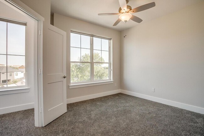 Building Photo - 2321 Benbrook Blvd
