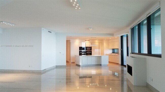Foto del edificio - 18555 Collins Ave