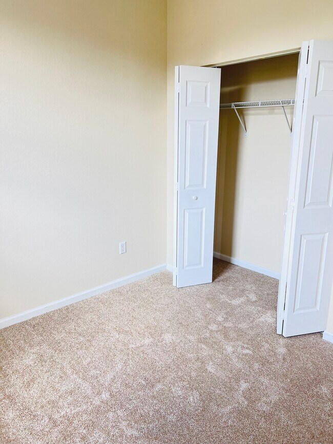 Building Photo - 445 NE 21st Ave