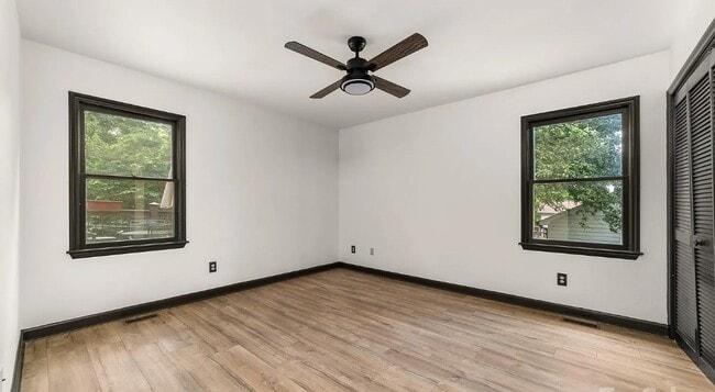 Building Photo - 552 Blue Rock Dr