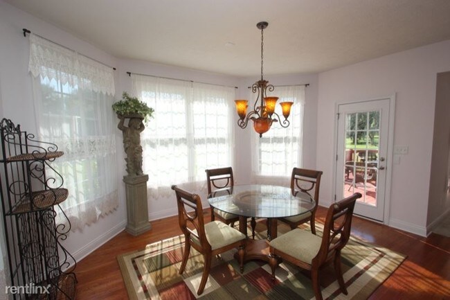Building Photo - 4 br, 3.5 bath House - 10858 Brooks School Rd