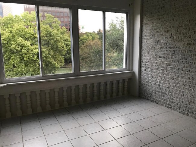 Foto del edificio - 4508 J C Nichols Pkwy