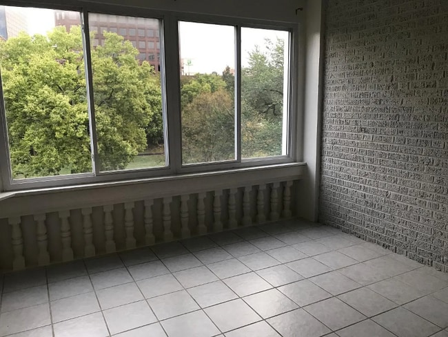 Building Photo - 4508 J C Nichols Pkwy