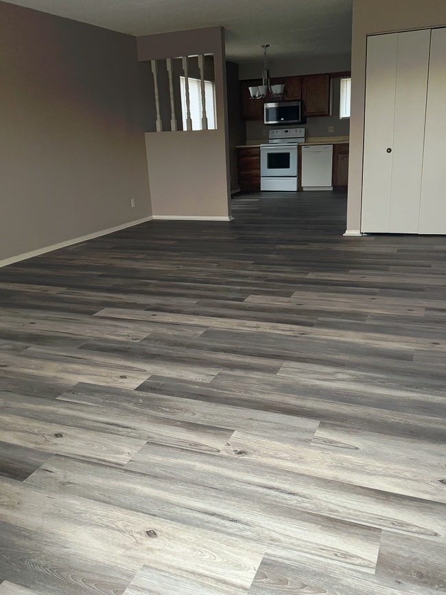 Building Photo - 309 N 6th Ave