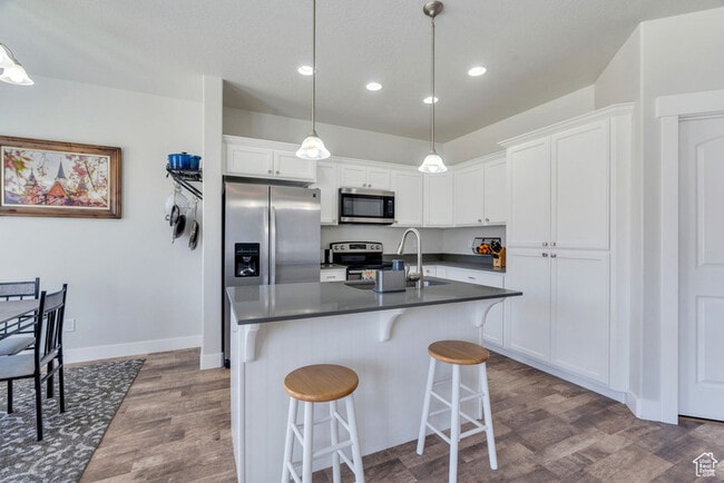 Building Photo - 219 W Silver Springs Dr