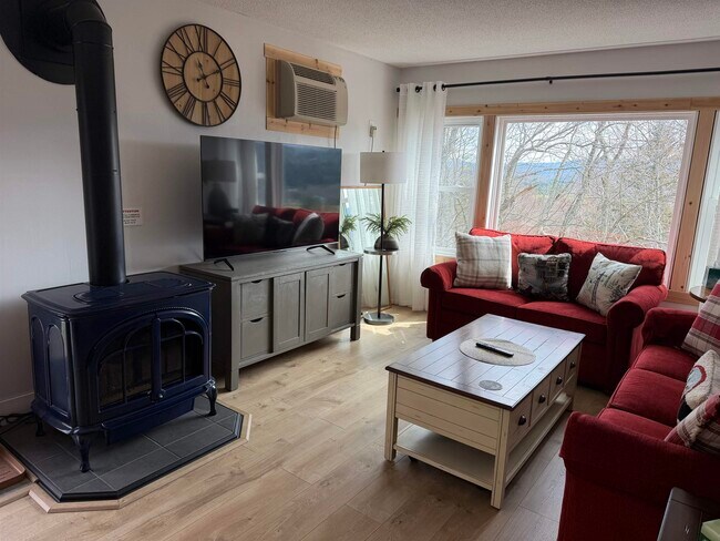 Foto del edificio - 220 Mountainside Dr