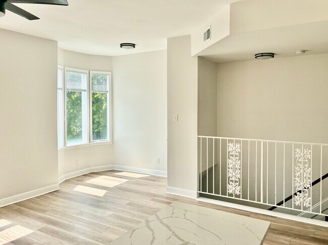Building Photo - 2747 Armand Pl
