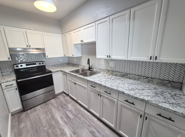 Building Photo - 3459 E Pima St