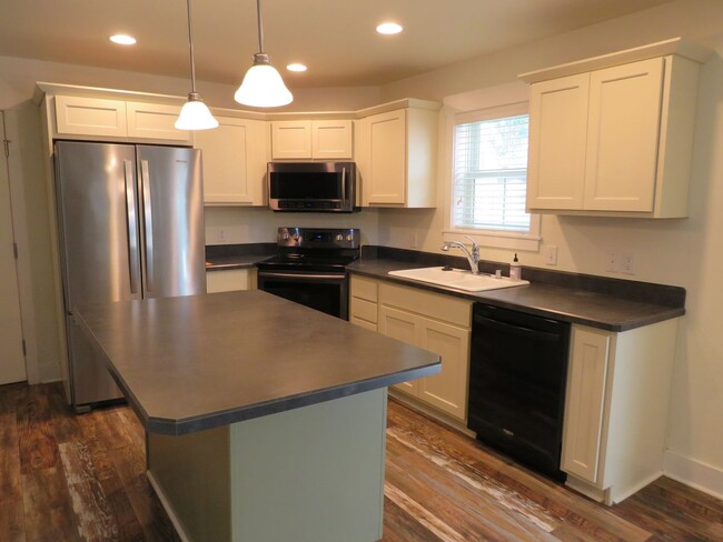 Building Photo - 3 Bedroom Home in Josephine Crossing Subdi...