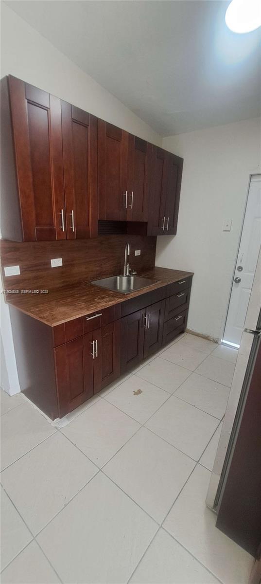 Foto del edificio - 3083 NW 32nd St