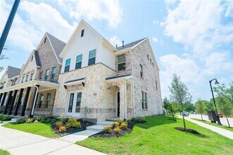 Building Photo - 7800 Manilla Dr