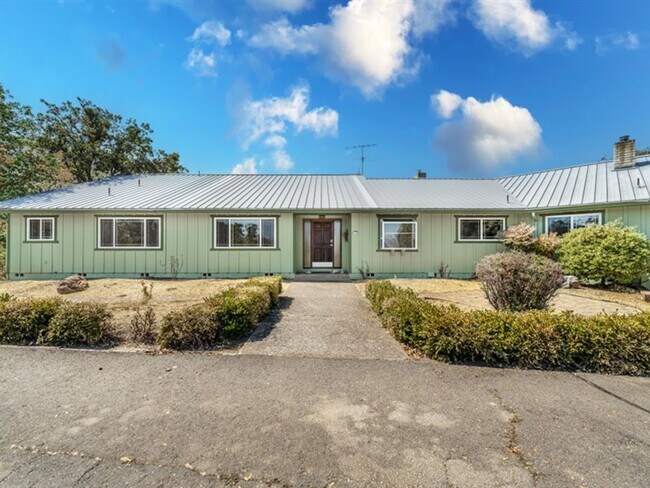 Foto del edificio - 2275 Pioneer Rd