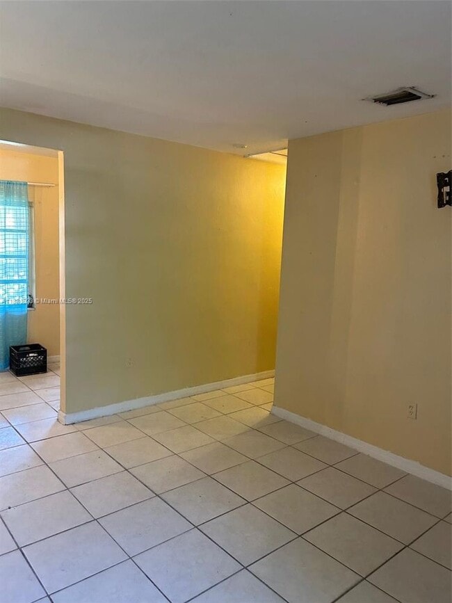 Foto del edificio - 9900 NW 10th Ave