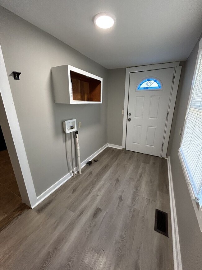 Foto del edificio - GORGEOUS 4BR/1BA - Large Corner Lot!  A MUST SEE!