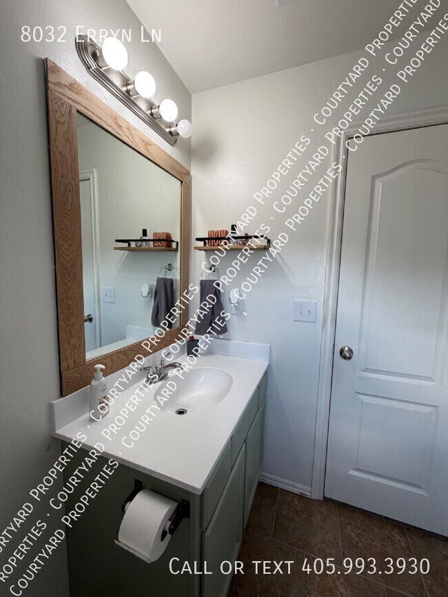 Foto del edificio - 8032 Erryn Ln