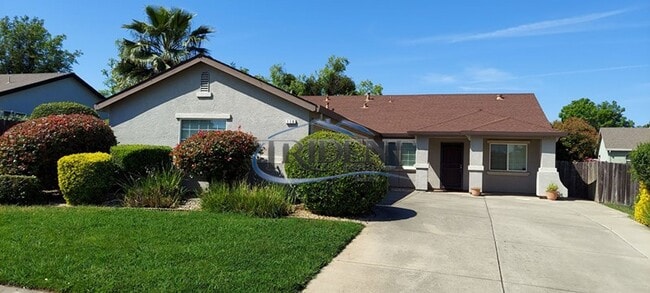 Building Photo - 4 bedroom, 2 bath house with open floor plan