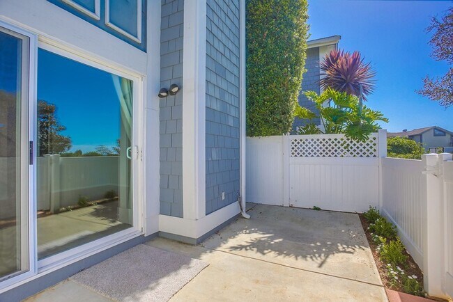 Building Photo - Amazing ocean views in this gorgeous Carls...