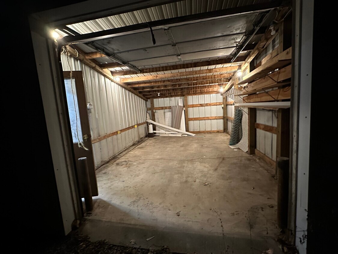 837 5th Ave Unit Garage 3 Stalls, Marion, IA 52302 Apartments in