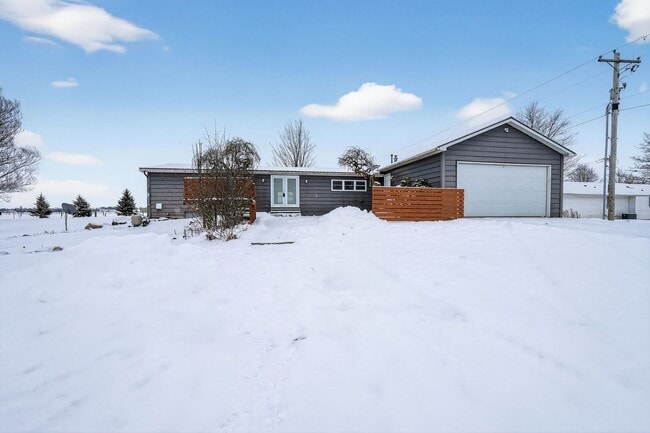 Building Photo - 18025 Doehrman Rd