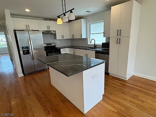 Foto del edificio - 753 Seaport Dr.