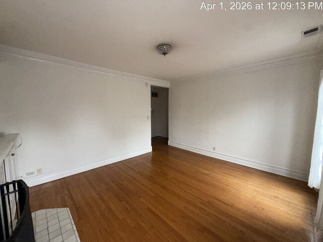Foto del edificio - Stunning Top Floor 2 Bed, 2 Bath Condo Just Steps to the Lake