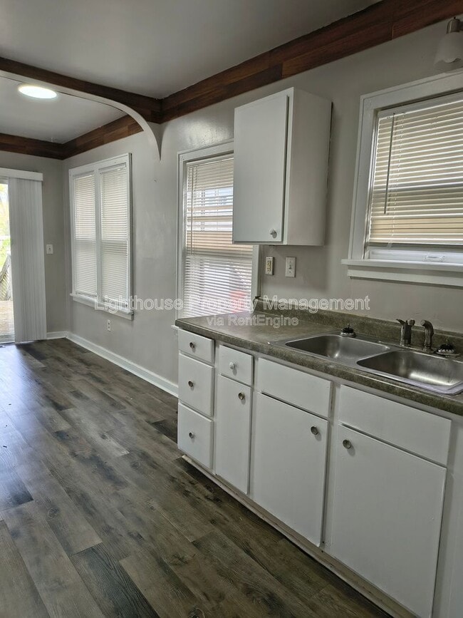 Building Photo - 3041 Lemuel St