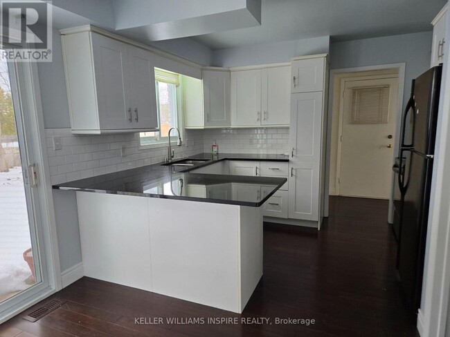 Building Photo - 10 Flint Dr