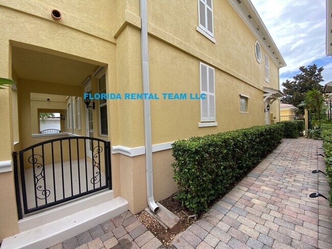 Foto del edificio - Leatherleaf Ln 8562