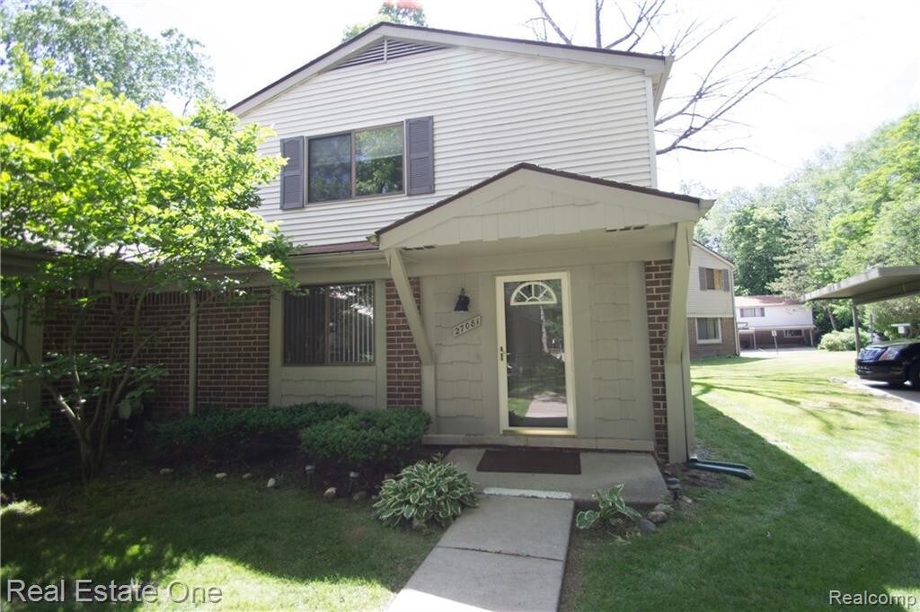 Primary Photo - 27081 Farmbrook Villa Dr