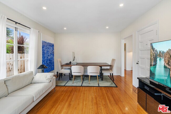 Building Photo - 8472 Oakwood Ave
