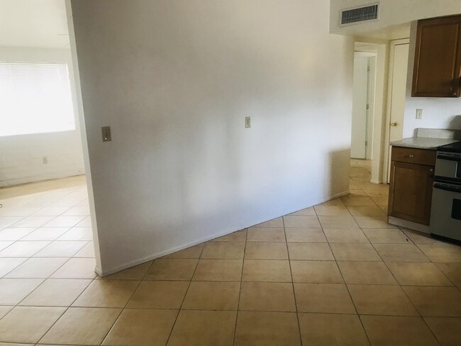 Building Photo - 6707 E Hawk Dr