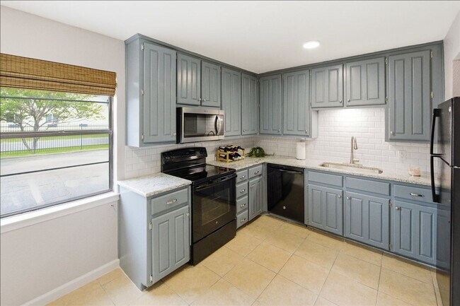 Foto del edificio - Baylor 2 Bedroom Condo
