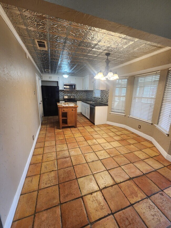 Foto del edificio - 3 bed 2 bath 2 car garage, move in ready!