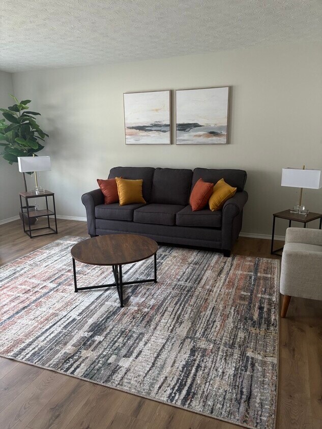 Foto principal - 1332 S Hickory Grove Ln