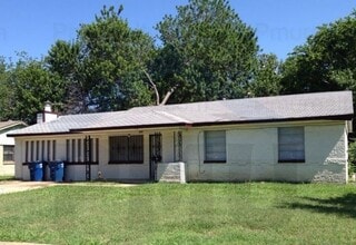 Building Photo - 945 E Kirnwood Dr